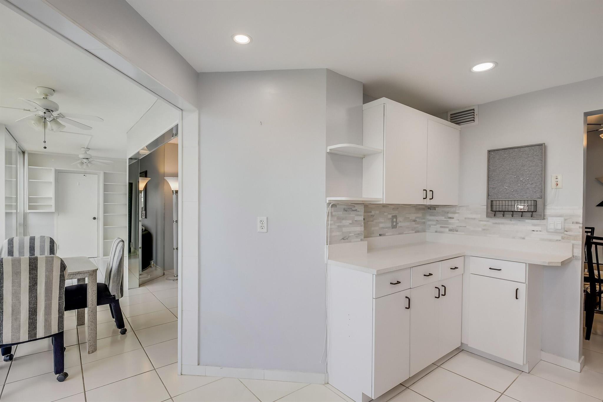 3836 Via Poinciana 506