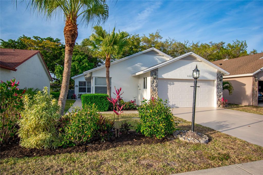 Photo of 9107 Chatsworth Cascades Circle, Boca Raton, FL 33434 (MLS # F10555334)