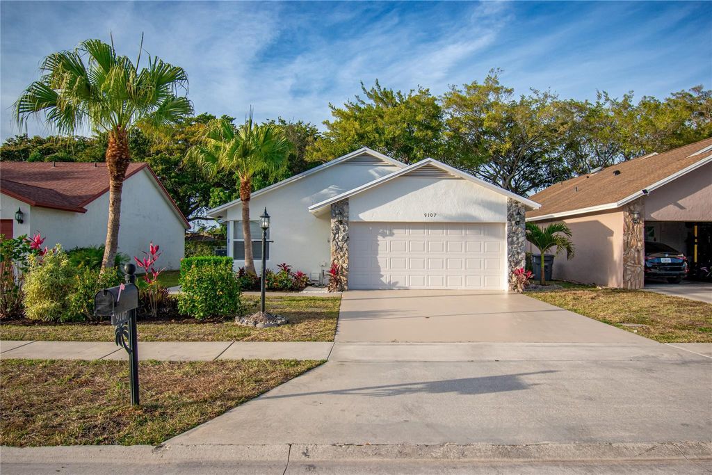 Photo of 9107 Chatsworth Cascades Circle, Boca Raton, FL 33434 (MLS # F10555334)