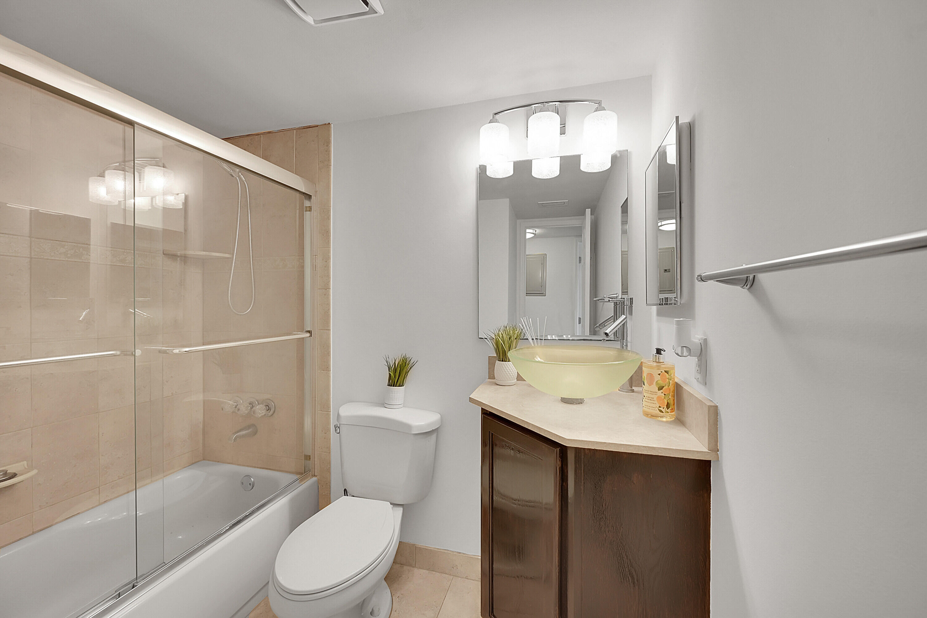 HARBOR'S EDGE OF POMPANO - Residential Lease