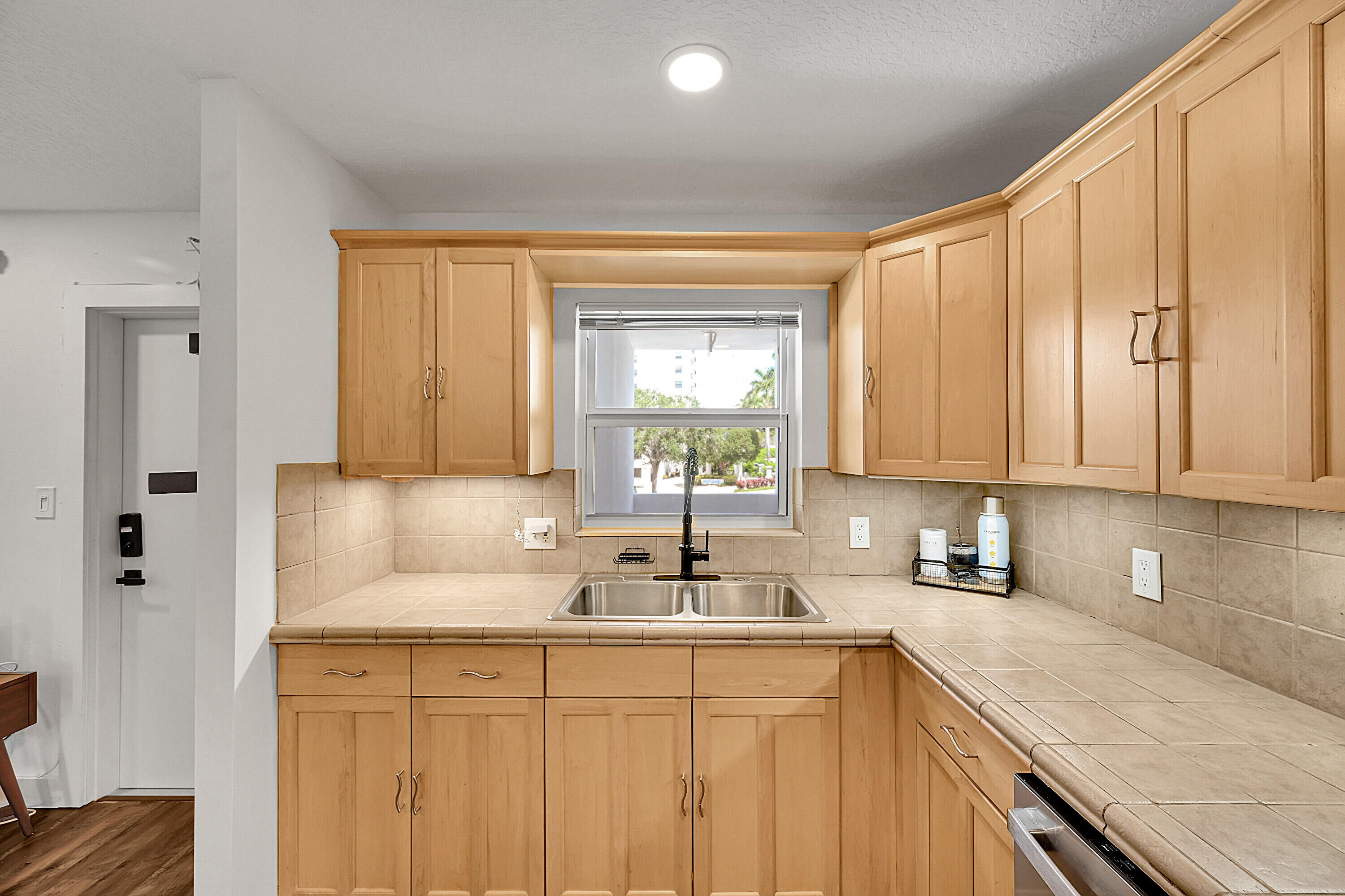 HARBOR'S EDGE OF POMPANO - Residential Lease