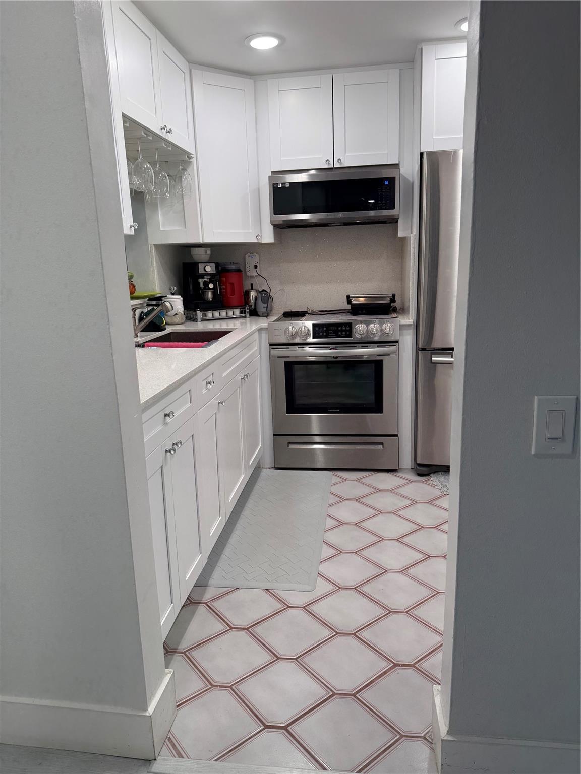 LIME BAY - Residential Lease