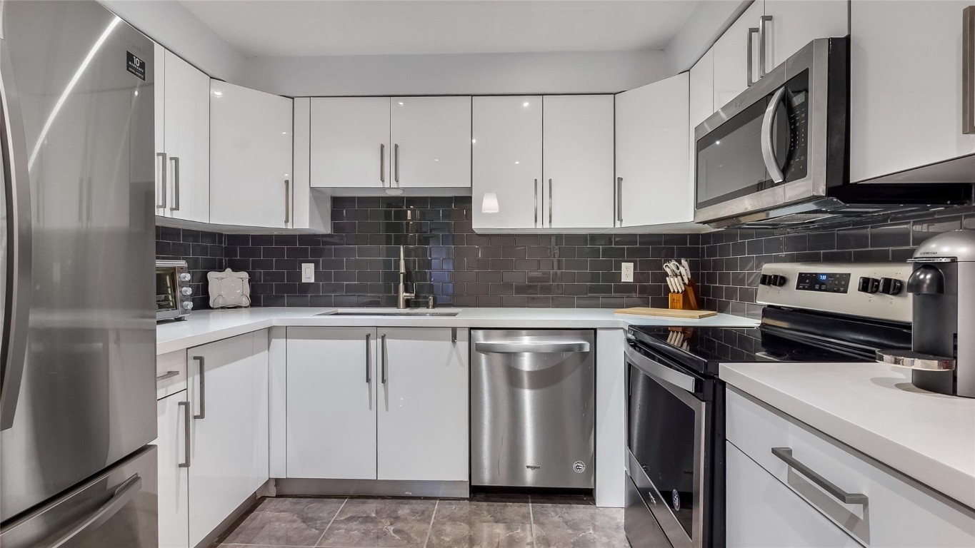 Country Club Apts at Bona - Residential