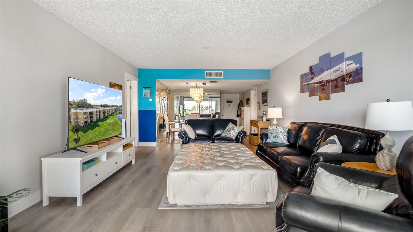 Country Club Apts at Bona - Residential