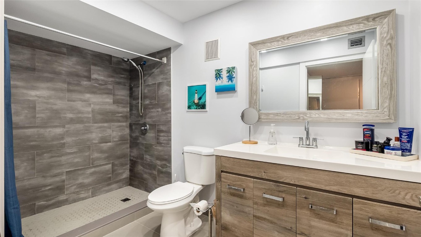 Country Club Apts at Bona - Residential