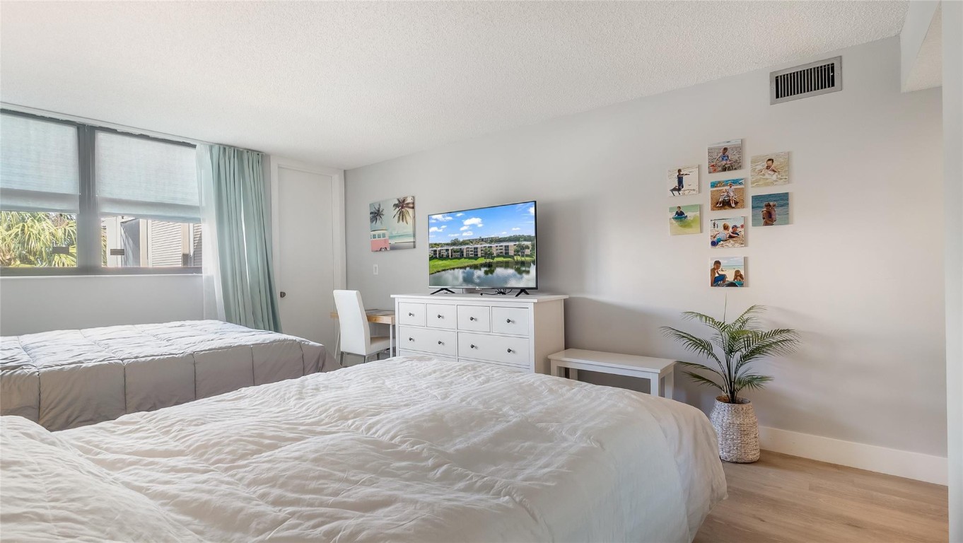 Country Club Apts at Bona - Residential