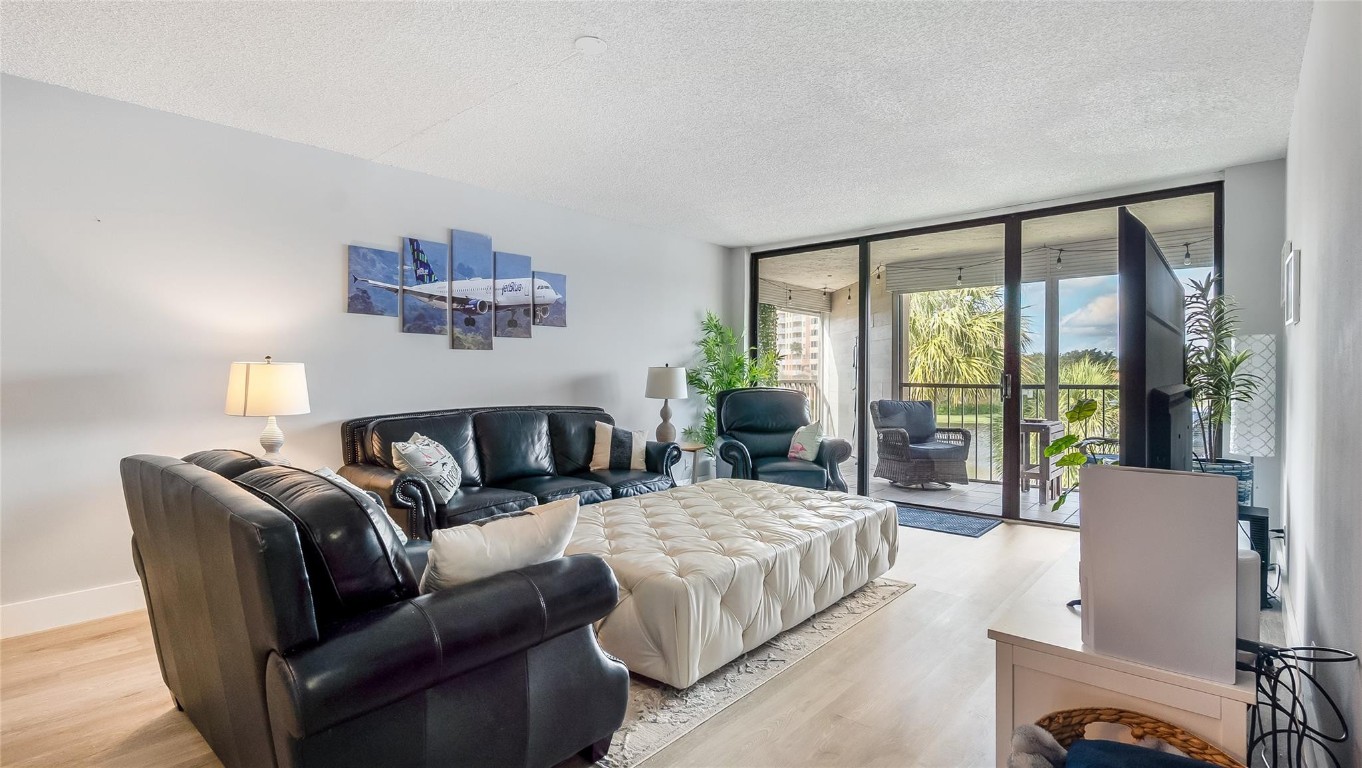 Country Club Apts at Bona - Residential