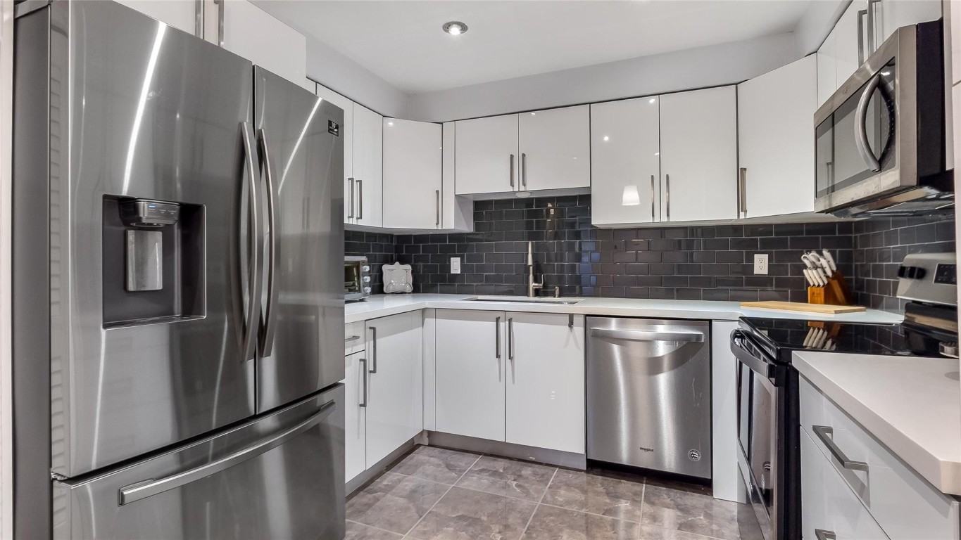 Country Club Apts at Bona - Residential