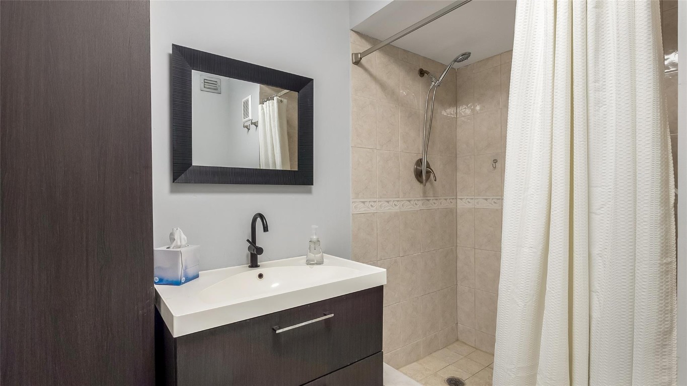 Country Club Apts at Bona - Residential