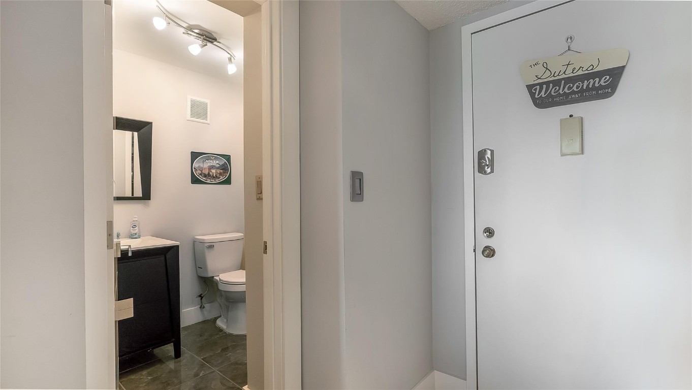 Country Club Apts at Bona - Residential