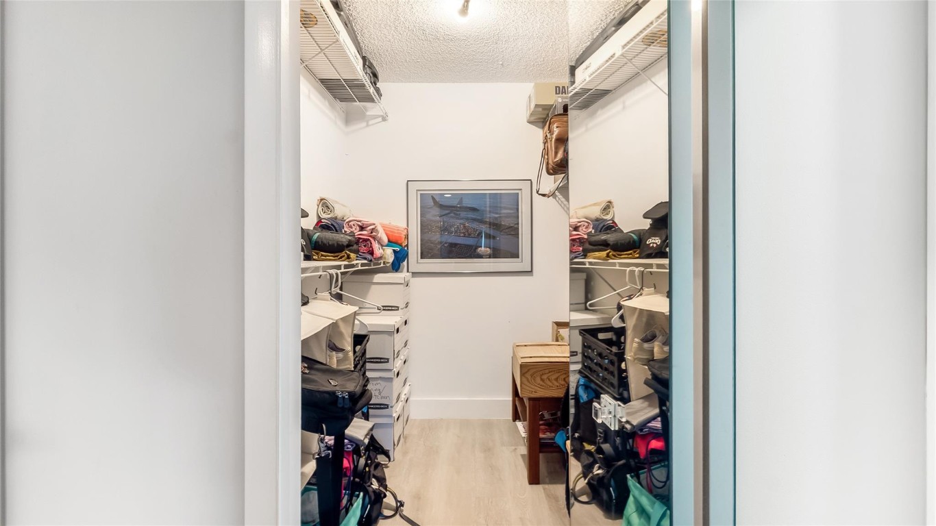 Country Club Apts at Bona - Residential