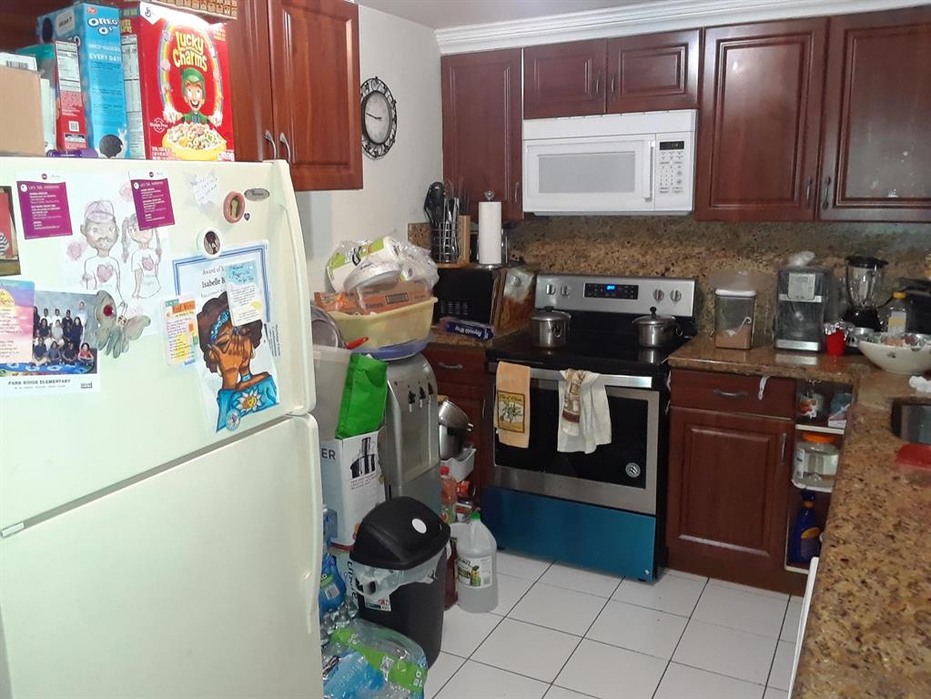 HERITAGE CIRCLE CONDO - Residential