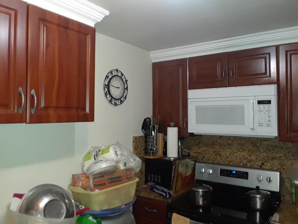 HERITAGE CIRCLE CONDO - Residential