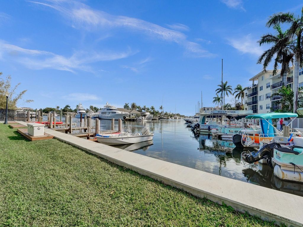 Photo of 1115 SE 14th Place #19C, Fort Lauderdale, FL 33316 (MLS # F10501148)