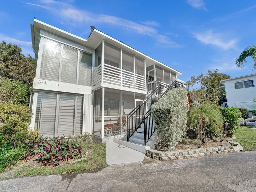 Photo of 1115 SE 14th Place #19C, Fort Lauderdale, FL 33316 (MLS # F10501148)