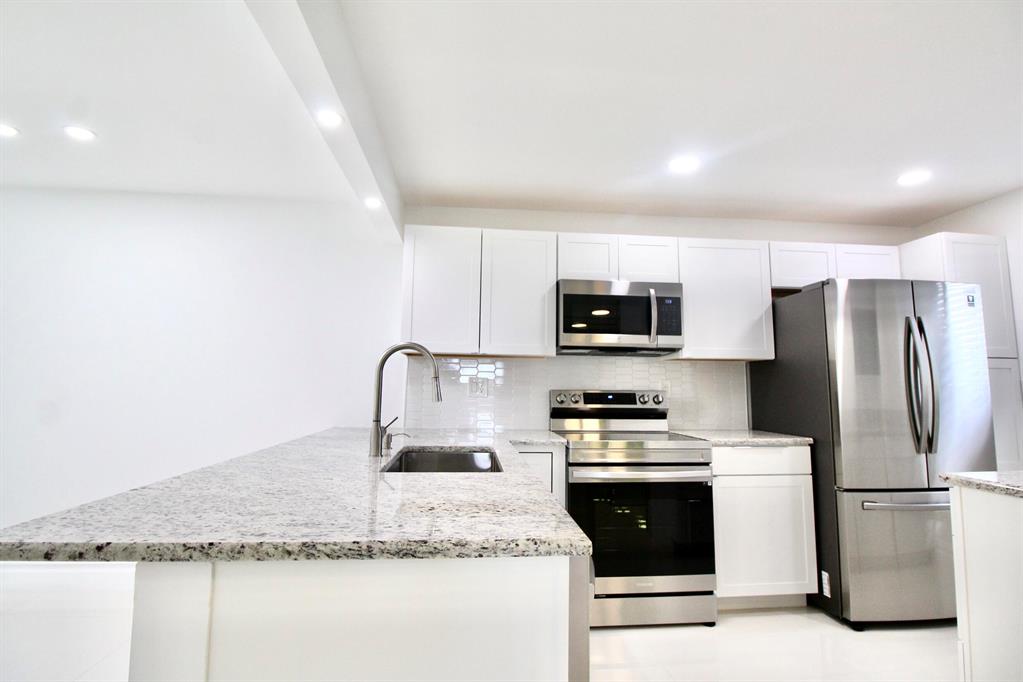 TOTALLY RENOVATED 2 BEDROOMS, 2 BATHROOMS UNIT IN THE FOUNTAINS. THIS UNIT HAS LOTS OF UPGRADE, BATHROOM HAS HIGH END FINISHES AND CABINET, FLOOR HAS 30 X 30 PORCELAIN TILE THROUGHOUT. EVERY ROOM IN THIS UNIT WAS RENOVATED, NEW KITCHEN WITH STAINLESS STEEL APPLIANCES, NEW ELECTRICAL WIRING, UPDATED LIGHT FIXTURE. UNIT HAS LARGE PATIO, VERY SPACIOUS OPEN FLOOR PLAN. POOL IS JUST STEPS AWAY FROM UNIT. THIS COMPLEX HAS IT'S OWN PRIVATE ROMOTE ENTRY. A MUST SEE! JUST TOO MUCH UPGRADES TO MENTION .