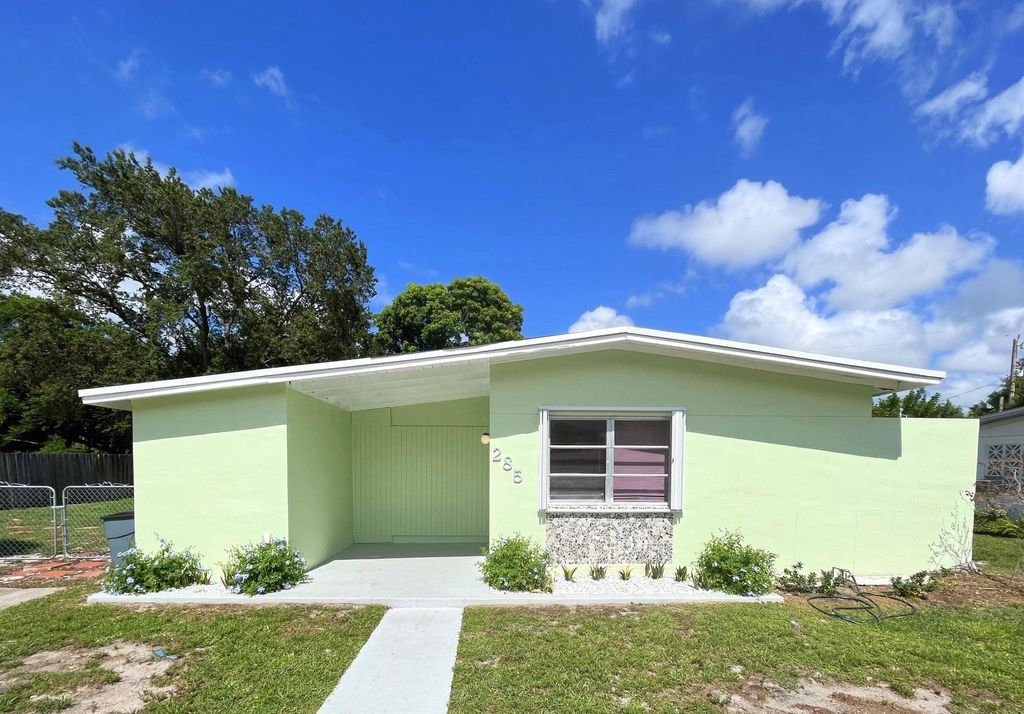 Photo of 285 SE Abeto Lane, Port Saint Lucie, FL 34983 (MLS # R11164135)