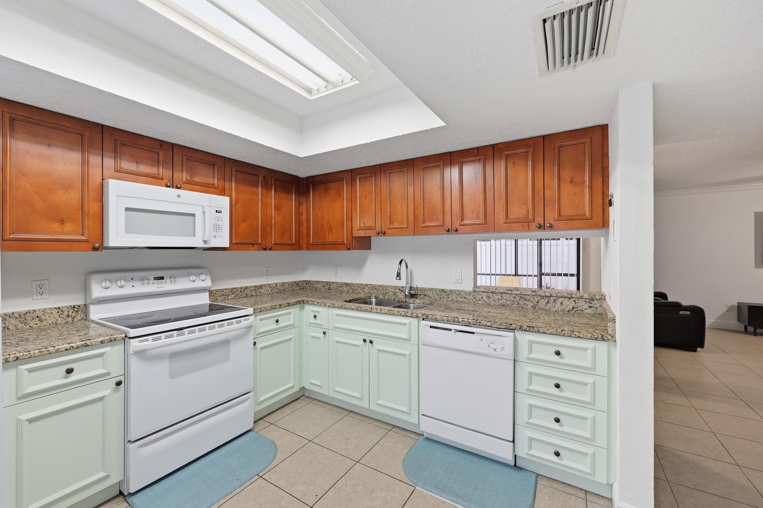 JUPITER VILLAGE TOWNHOMES - Residential