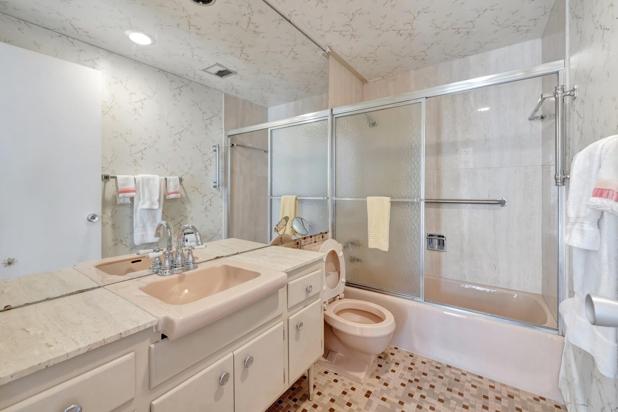 Coral Ridge Towers East - Residential