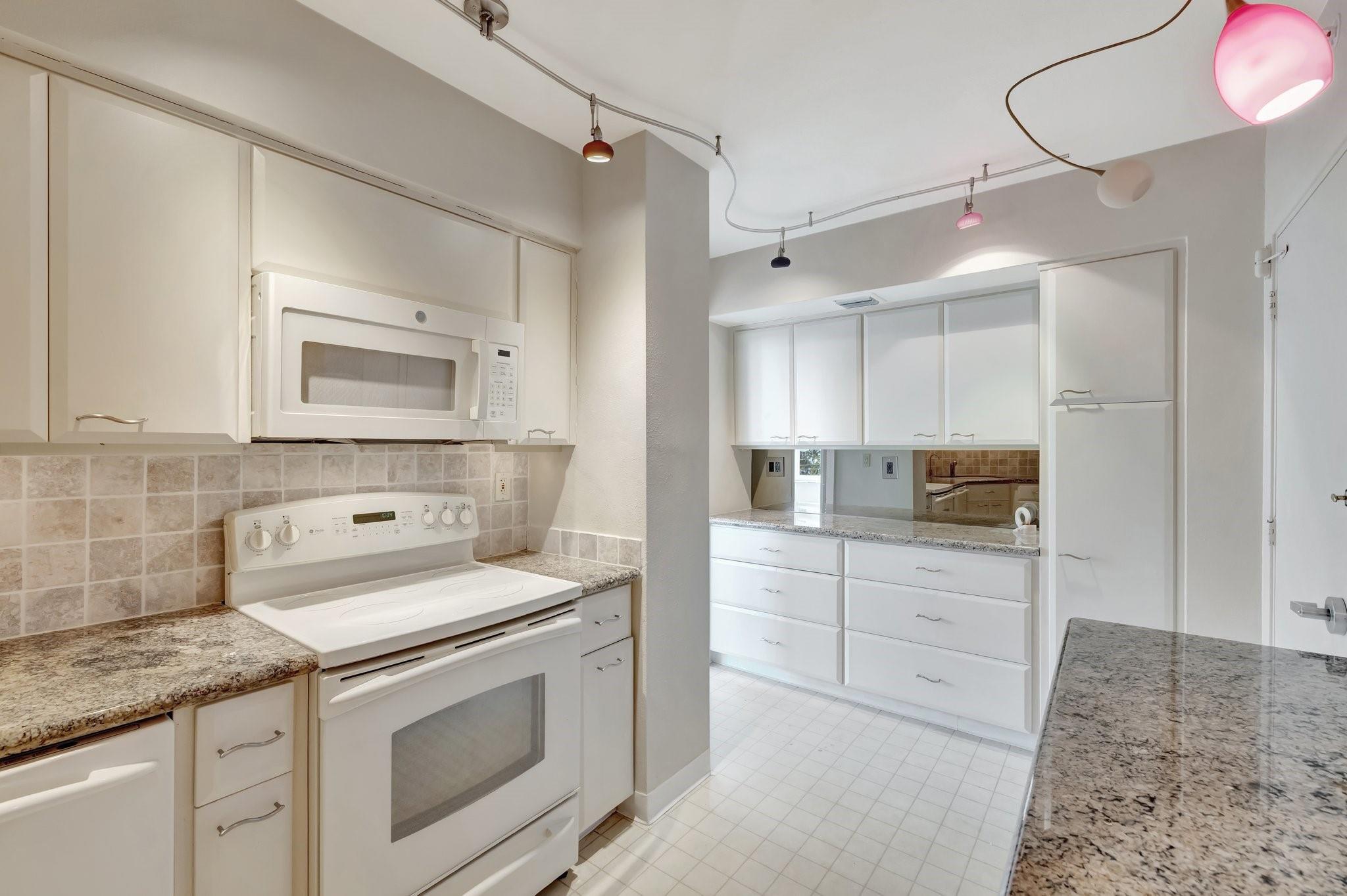 Coral Ridge Towers East - Residential