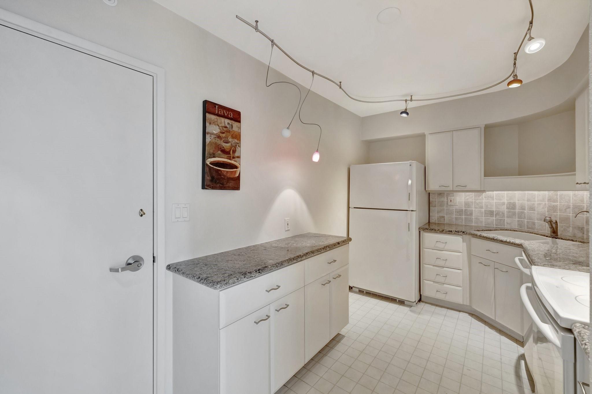 Coral Ridge Towers East - Residential