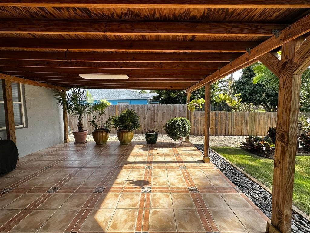 PORT ST LUCIE SECTION 7 - Residential Lease