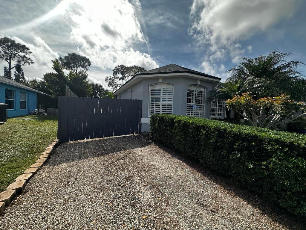 PORT ST LUCIE SECTION 7 - Residential Lease