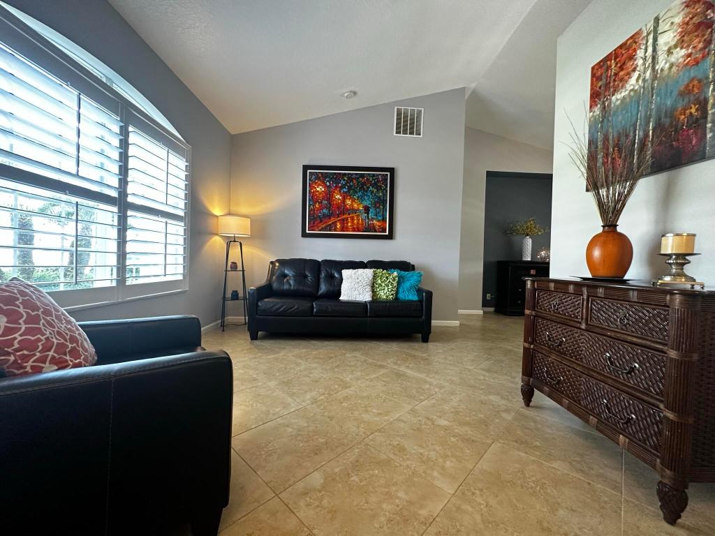 PORT ST LUCIE SECTION 7 - Residential Lease