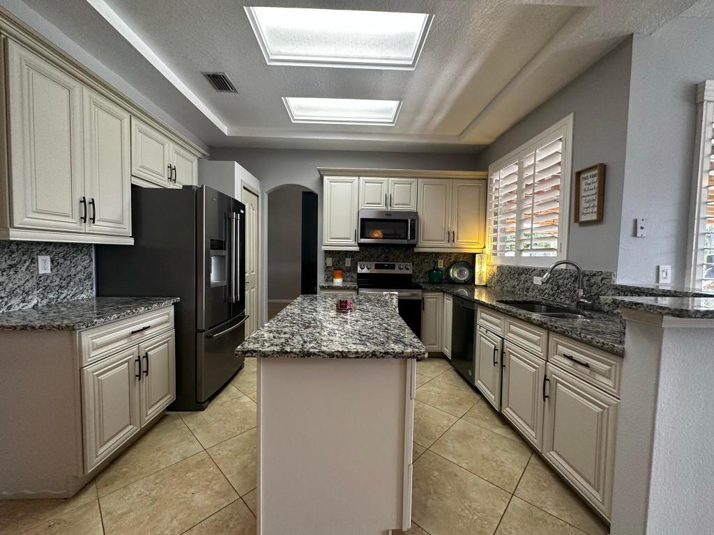 PORT ST LUCIE SECTION 7 - Residential Lease