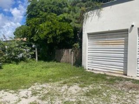 Photo of 1601 NW 147th Street Dr, Miami, FL 33167 (MLS # F10532532) Photo of 1601 NW 147th Street Dr, Miami, FL 33167 (MLS # F10532532)