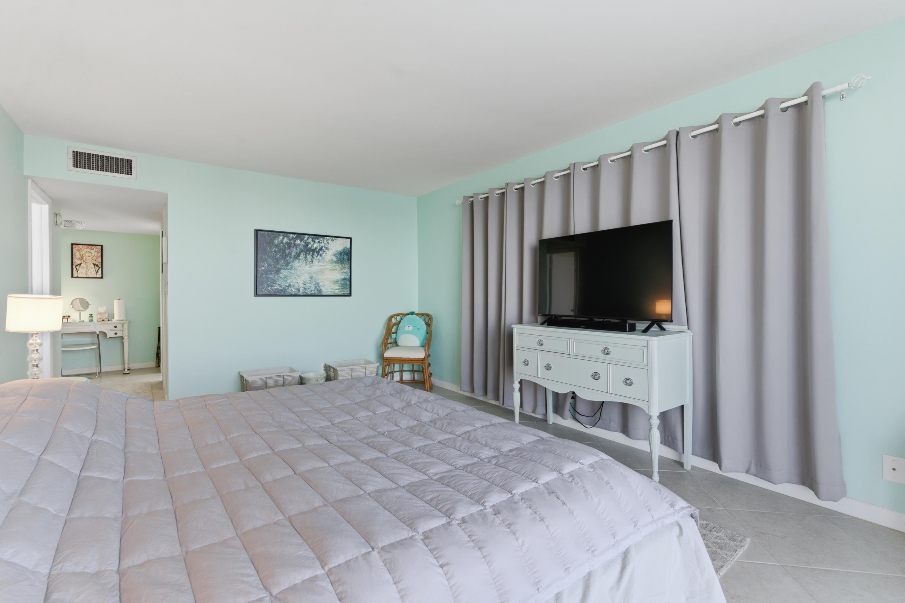 HORIZON WEST CONDO - Residential