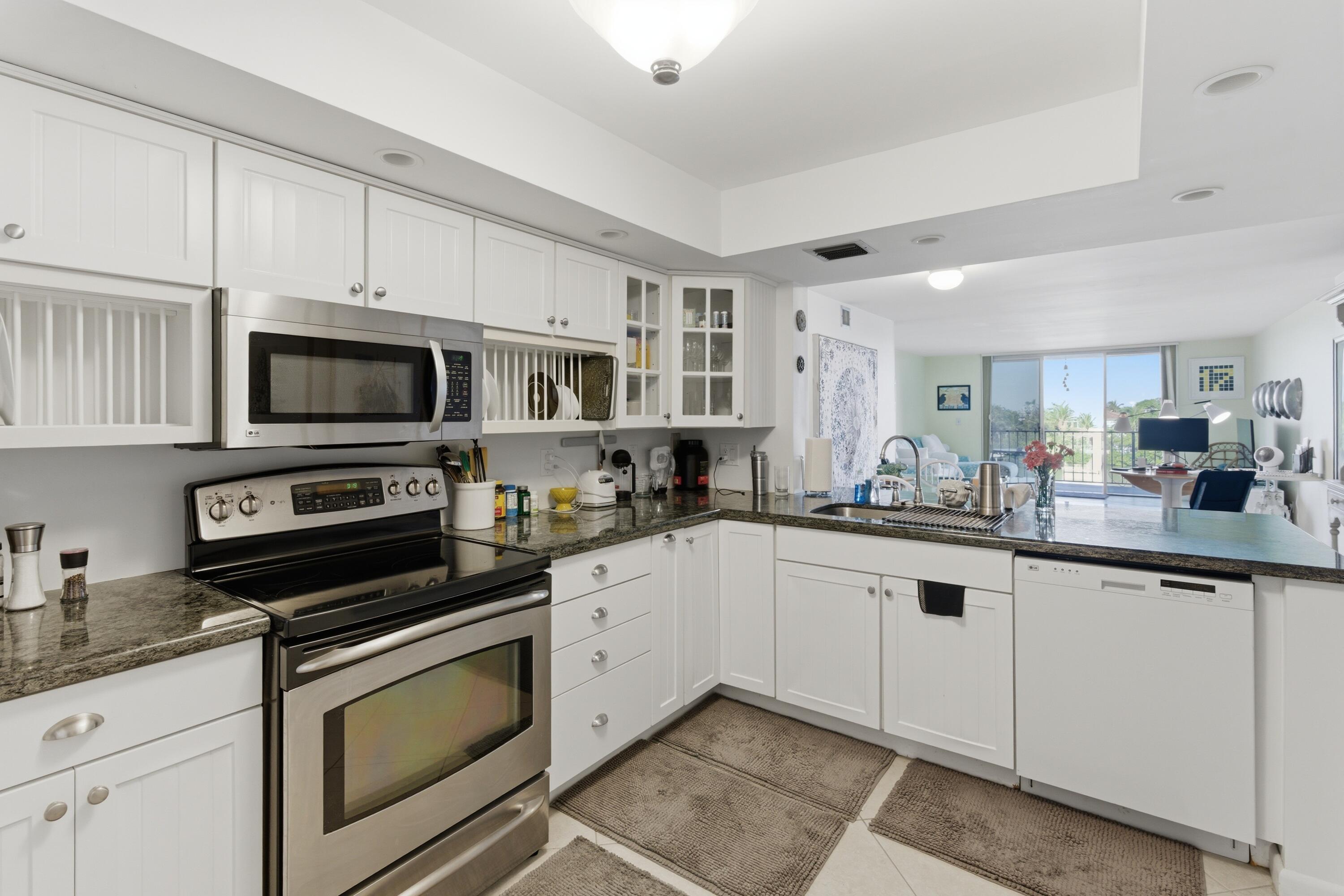 HORIZON WEST CONDO - Residential