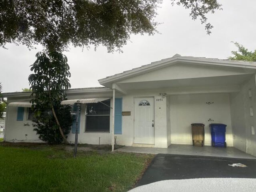 COZY HOUSE WITH A SPLIT FLOOR PLAN AND TILED THROUGH OUT. KITCHEN OFFERS MAPLE CABINETRY W/TILED COUNTER TOPS. WATER AND YARD CARE AND COMMUNITY POOL INCLUDED IN MAINTENANCE. **ALL SQUARE FOOTAGE APPROXIMATE AND SUBJECT TO ERRORS AND OMISSIONS**THIS IS A GREAT LOCATION IN A CLEAN & FRIENDLY DETACH HOMES ''SPRING LAKE VILLAS COMMUNITY''. NEAR MAJOR ROADS I-95/TPK, SHOPPING, RESTAURANTS, HOSPITALS, PARKS!