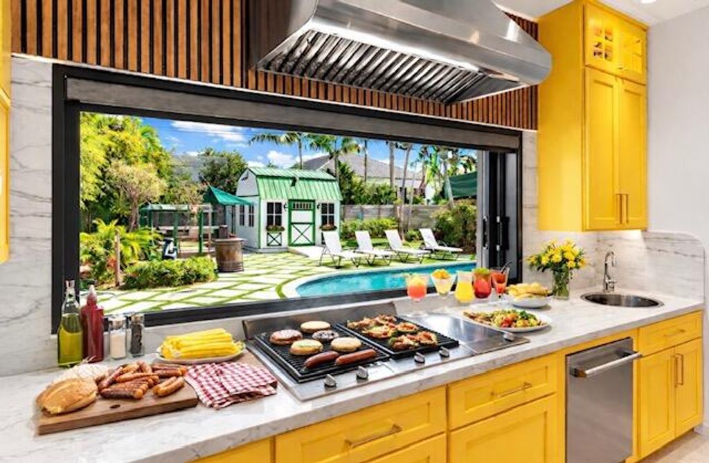 Photo of 1720 NE 17th Avenue, Fort Lauderdale, FL 33305 (MLS # B26018924)