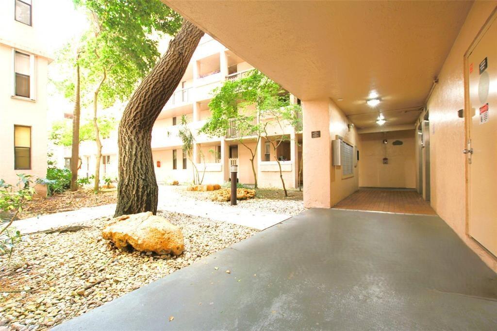 ROYAL PALM AT PLANTATION - Residential