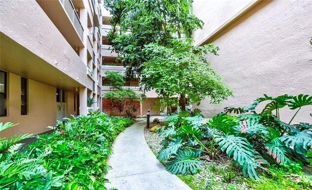 ROYAL PALM AT PLANTATION - Residential