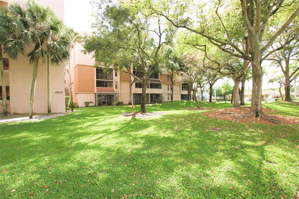 ROYAL PALM AT PLANTATION - Residential
