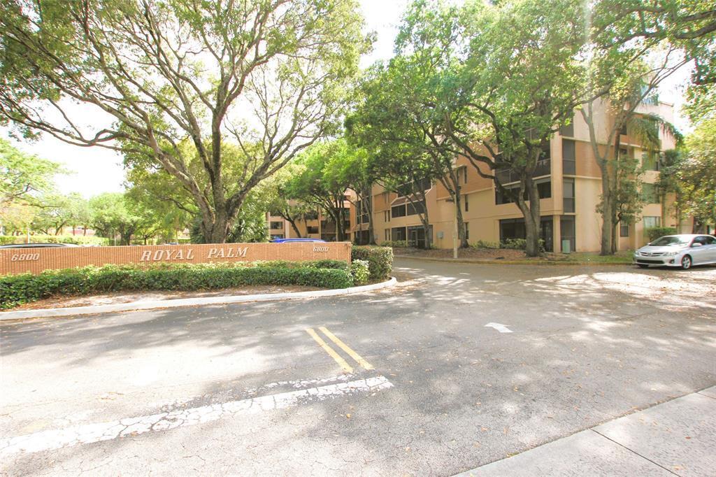 ROYAL PALM AT PLANTATION - Residential