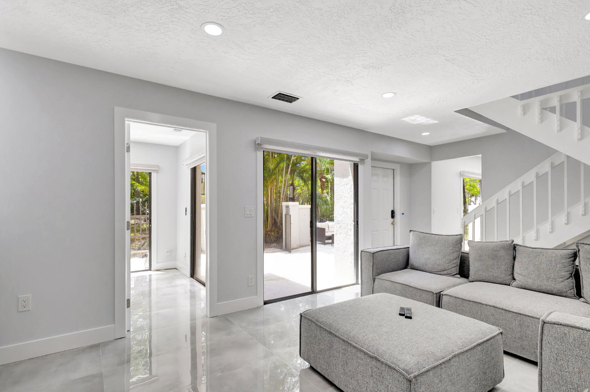 PGA RESORT COMMUNITY PL OF PRESTWICK CHASE UNIT 1 - Residential Lease