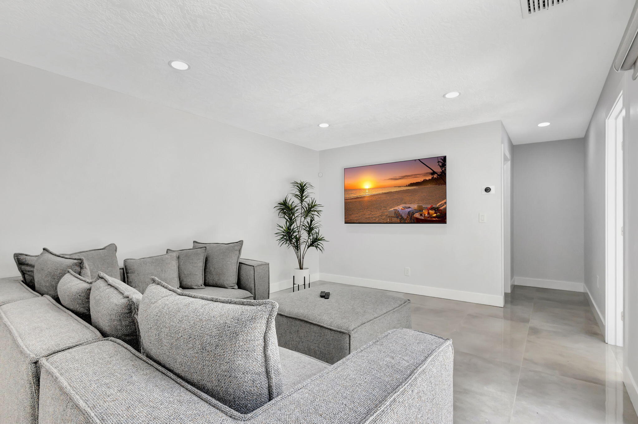 PGA RESORT COMMUNITY PL OF PRESTWICK CHASE UNIT 1 - Residential Lease