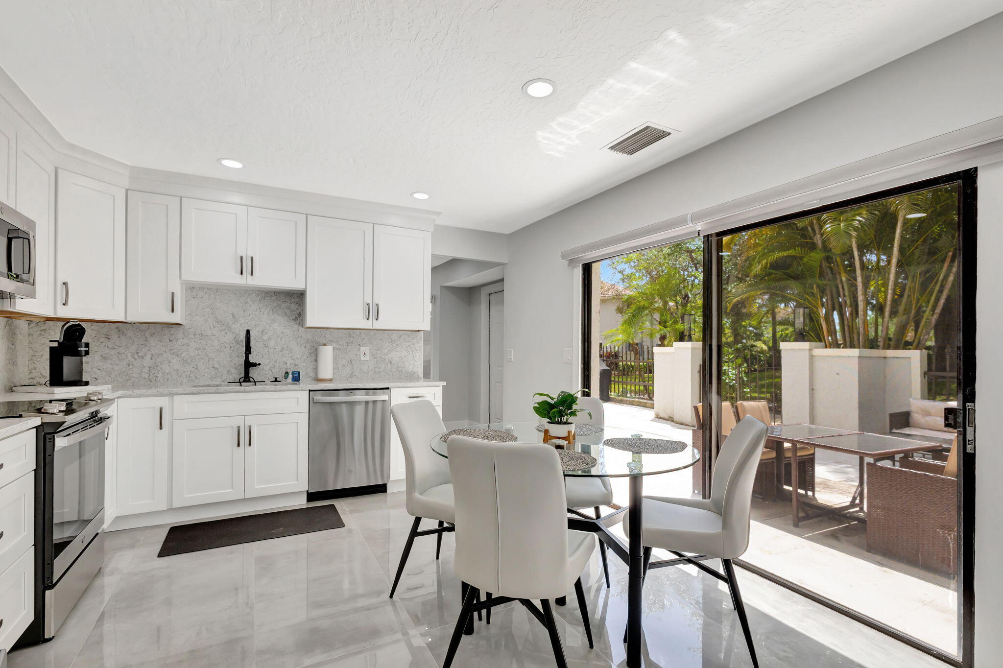 PGA RESORT COMMUNITY PL OF PRESTWICK CHASE UNIT 1 - Residential Lease