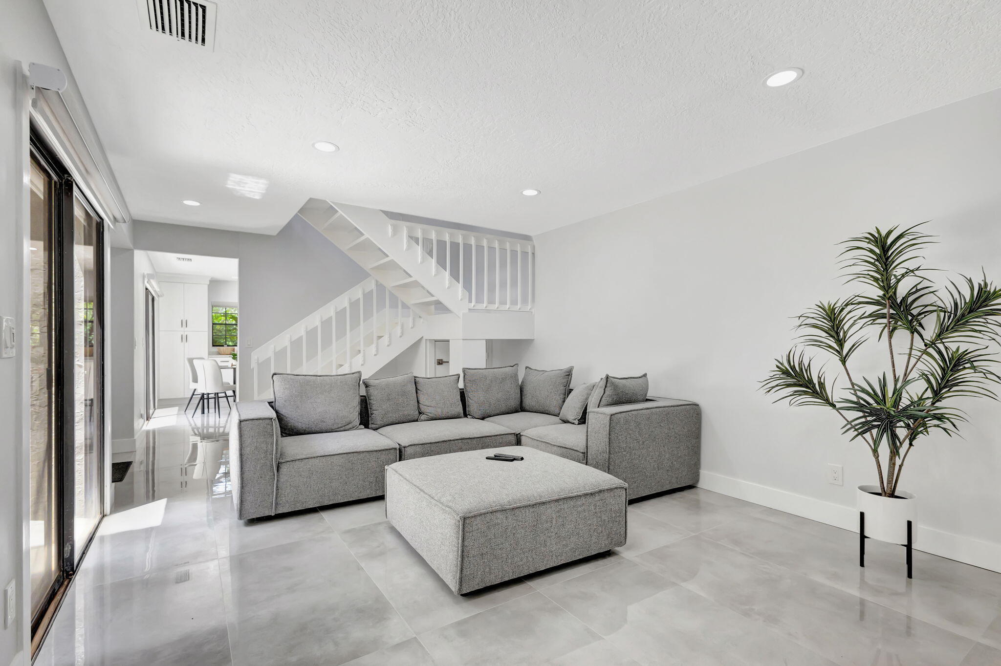 PGA RESORT COMMUNITY PL OF PRESTWICK CHASE UNIT 1 - Residential Lease