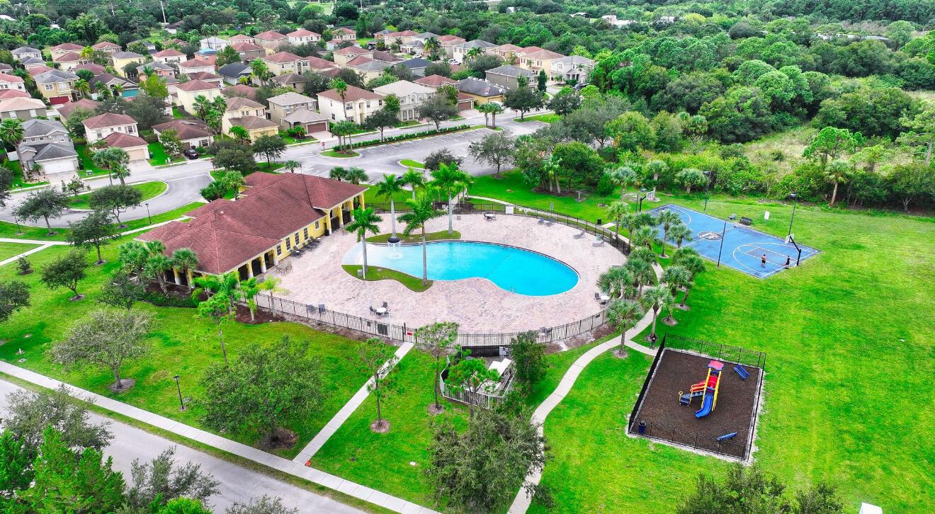 PALM BREEZES CLUB - Residential