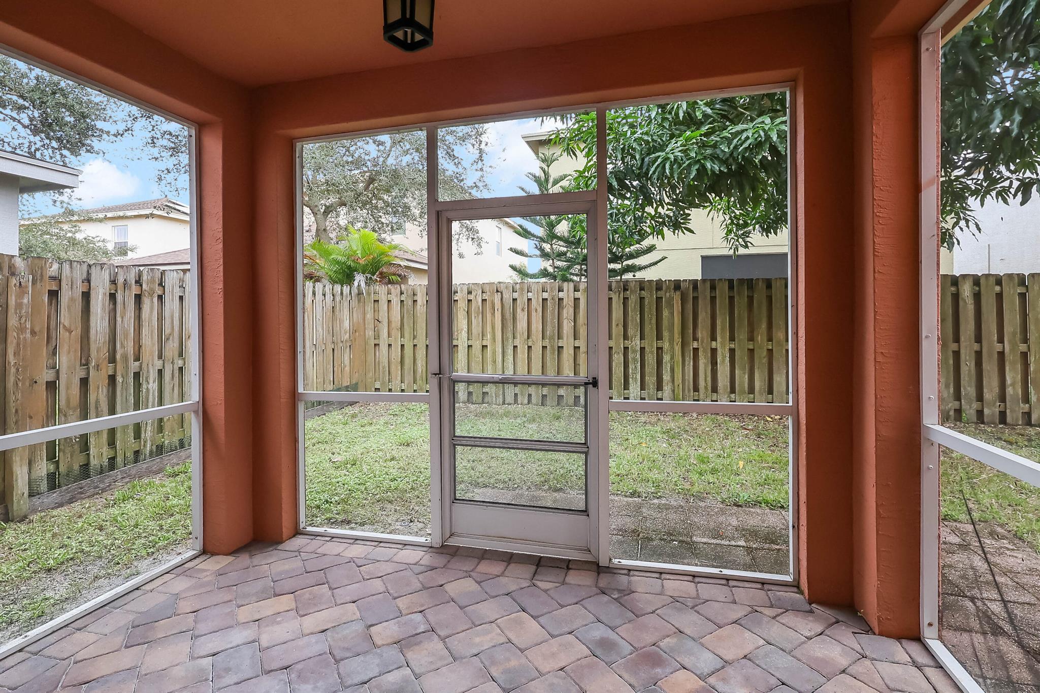 PALM BREEZES CLUB - Residential