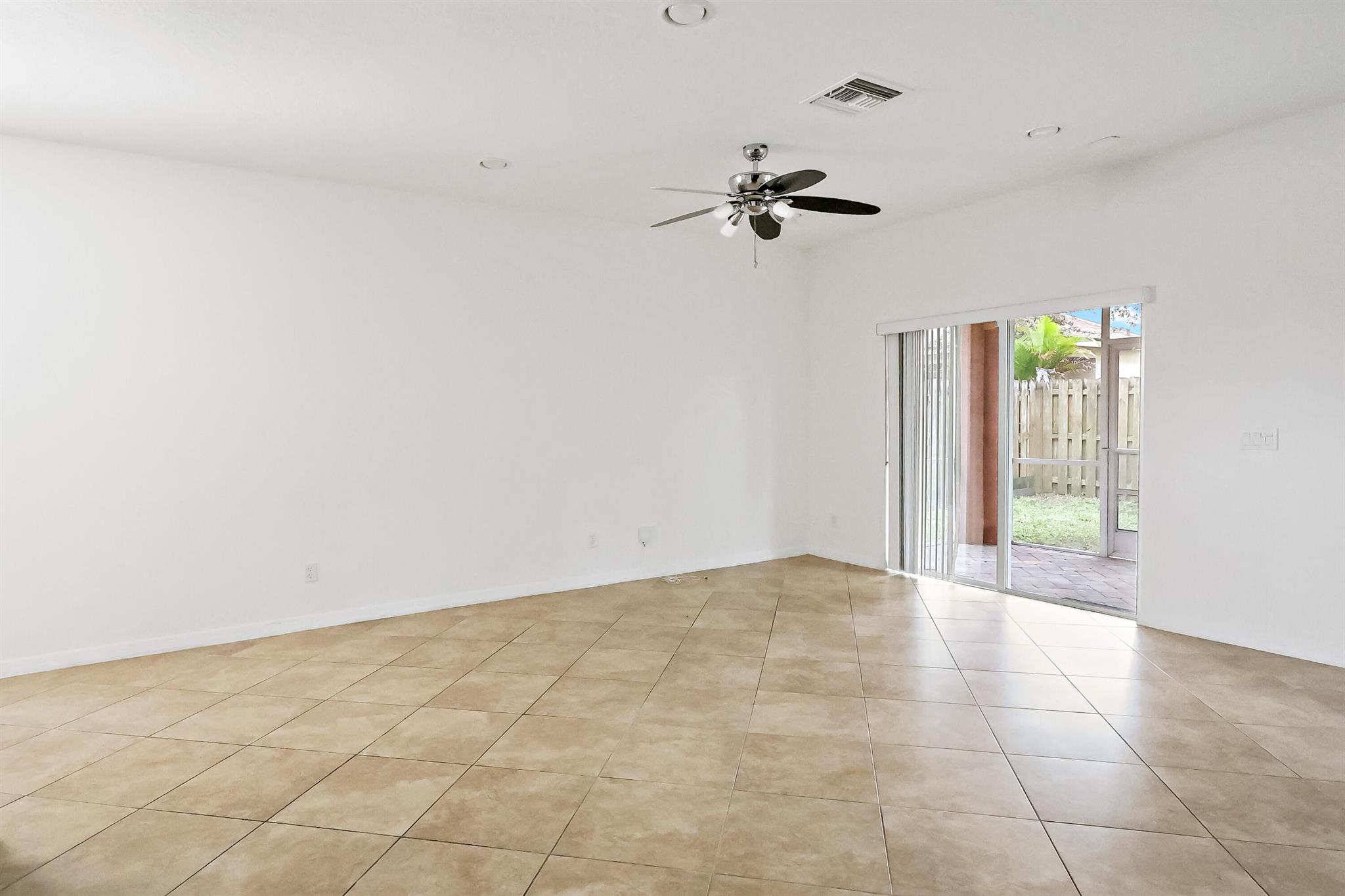 PALM BREEZES CLUB - Residential