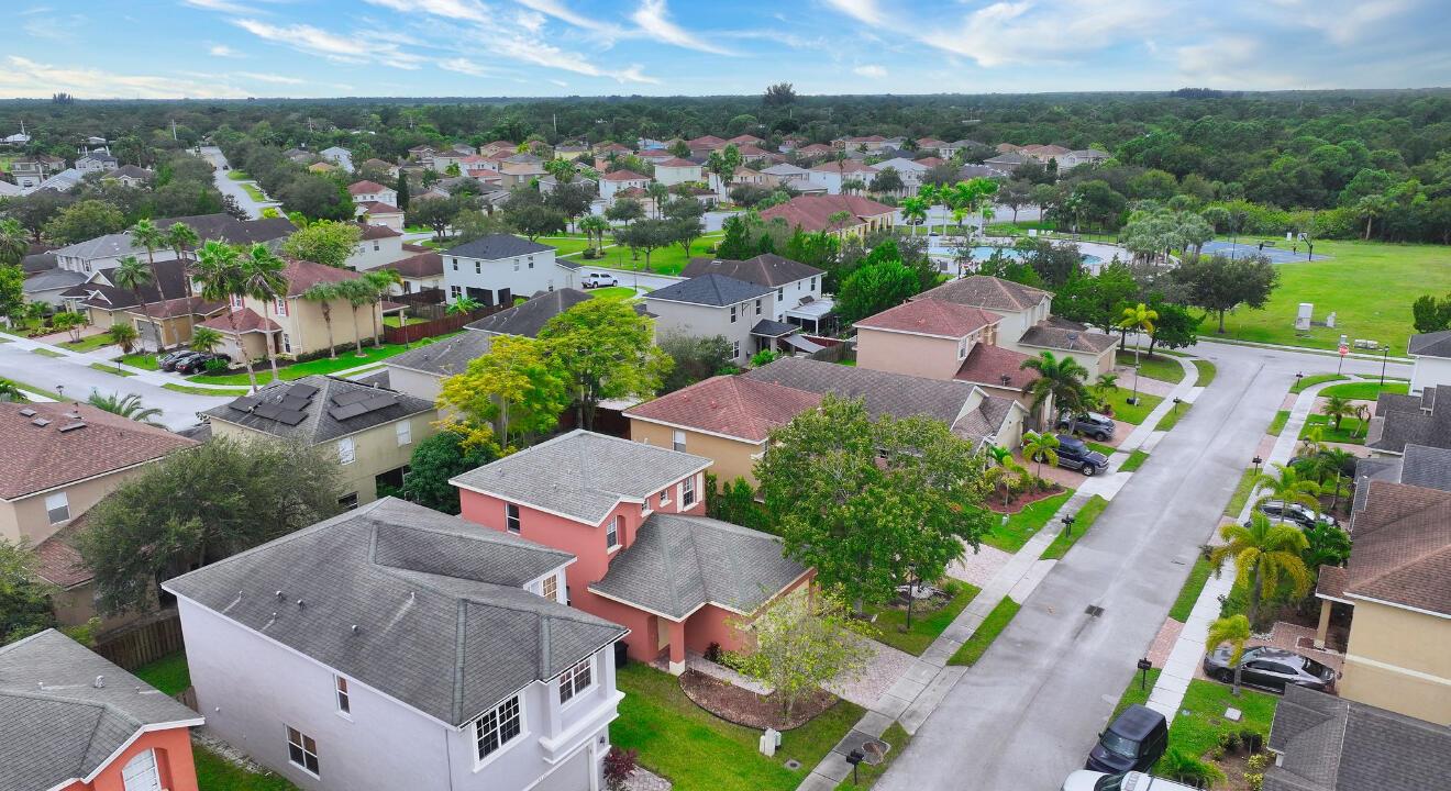 PALM BREEZES CLUB - Residential