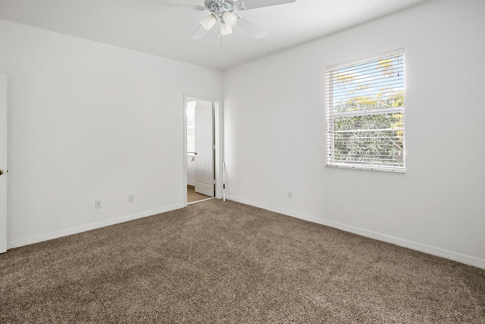 PALM BREEZES CLUB - Residential