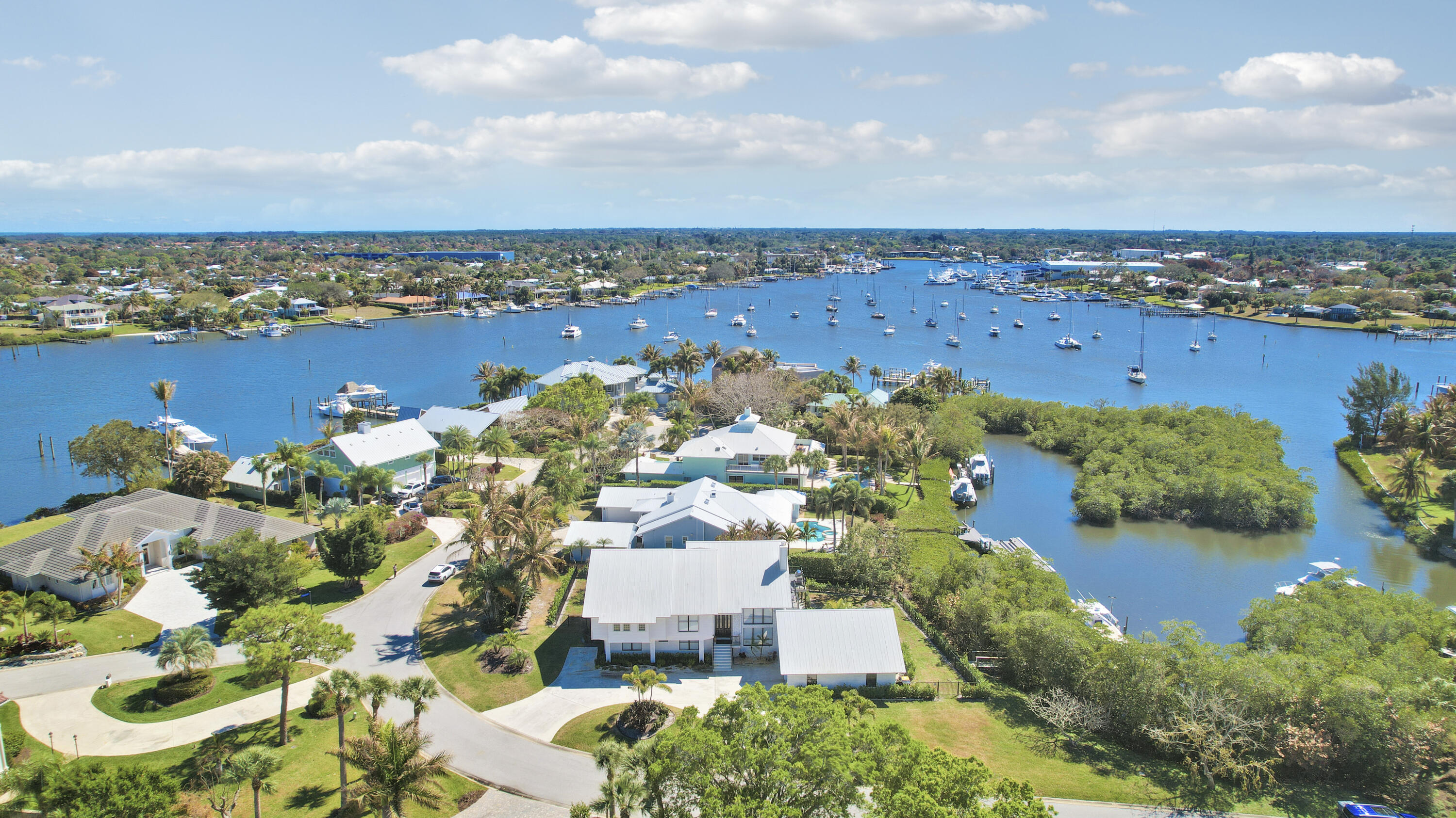 MARINER CAY YACHT CLUB - Residential