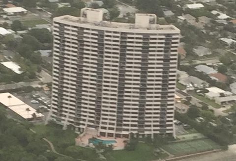 Condominium in West Palm Beach FL 5200 Flagler Drive Dr.jpg