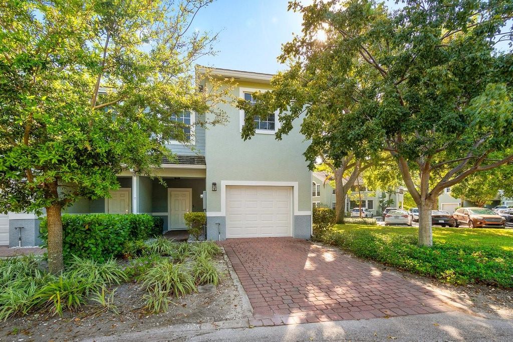 Photo of 1030 Crystal Way #104, Delray Beach, FL 33444 (MLS # F10532167)